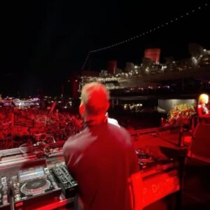 Kaskade Instagram - 1. ID:ID #TearsDontFall 👀 @iamenisa 
2. Oh, that’s a lot of people 🤔
3. But wait there’s more…⁉️ 🤯
4. 🚀 🧀 🍫 👻 (there’s a lot going on here)
5. Resonate @johnsummit and 👋🏻 @kaskadekonnect
6. Shoes are tiny prisons for feet.