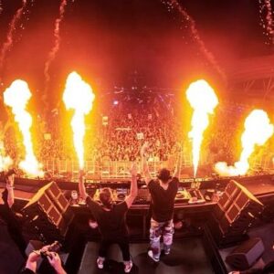 Kaskade Instagram - It’s always next level in Los Angeles!!! ❤️❤️❤️

Doing the b2b thing at @hardfest with @johnsummit was a blast!  Played some new stuff, old stuff and slapped some classics.  It doesn’t get any better than that.  LA❤️
*****************
Full photo album up now 
LINK IN BIO