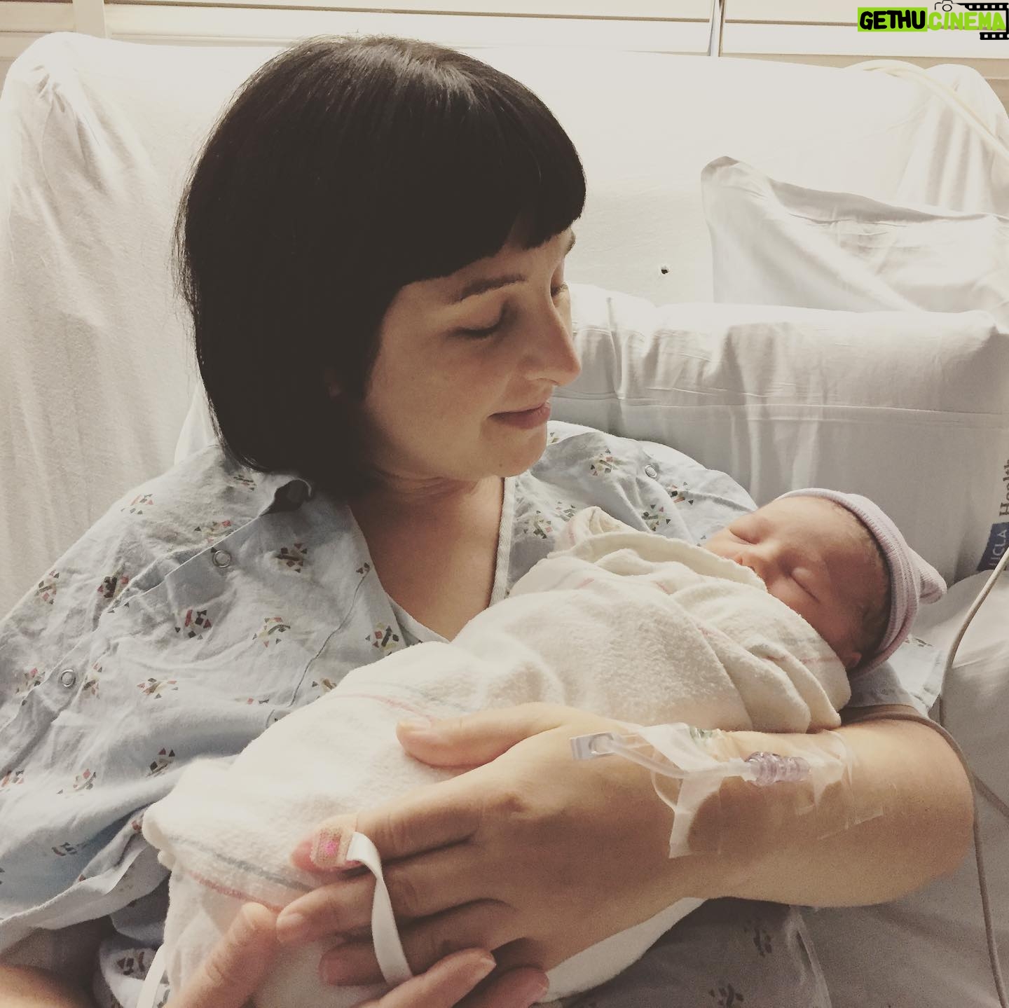 Kat Brower - 397 Likes - Entering week 3 with the girl we affectionately call ‘peanut’❤️👶🏻