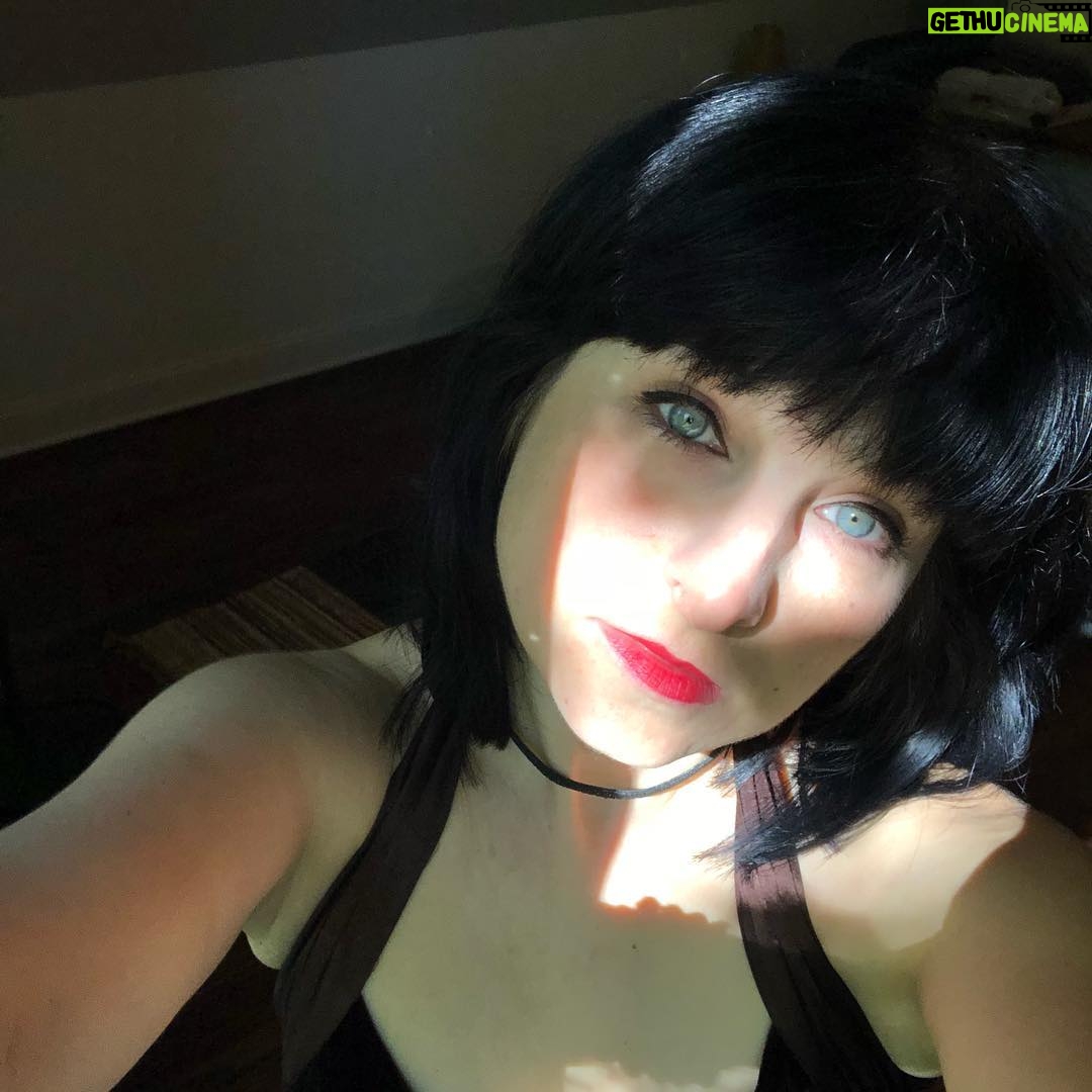 Kat Brower - 369 Likes - I like what the sun does to my eyeball #selfie #newyork #upstate #leafpeeping #airbnb #kingston