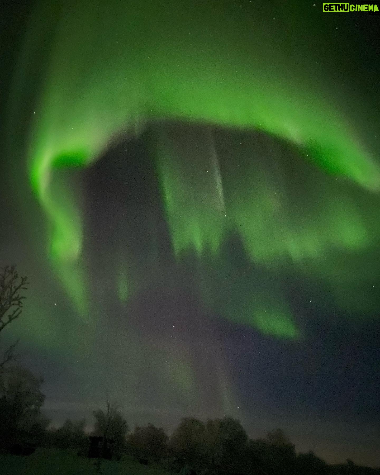Katariina Souri - 4.1K Likes - Revontulia riitti koko eilisillaksi ja alkuyöksi! Omalla kännykälläkin sain iglustani niitä kuvattua. Kyllä nyt on pohjoinen tarjonnut matkaajalle parastaan 🤩❤️
Nyt sää pilvistynyt, eli tuskinpa enää revontulia on tulossa. Tänään melkoinen tuuli, mutta sisällä iglussa ihanan lämmintä!
Tänään ei ehkä pääse tunturiin, mutta huomenna onnistunee!
#kilpisjärvi #peerajärvi @arcticlandadventure @katariina.souri