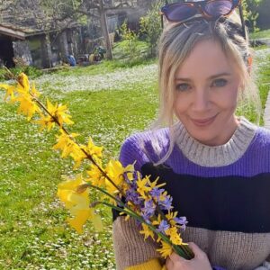 Katarina Čas Instagram - 💛💜
#wishyouhappyandpeacefuleaster