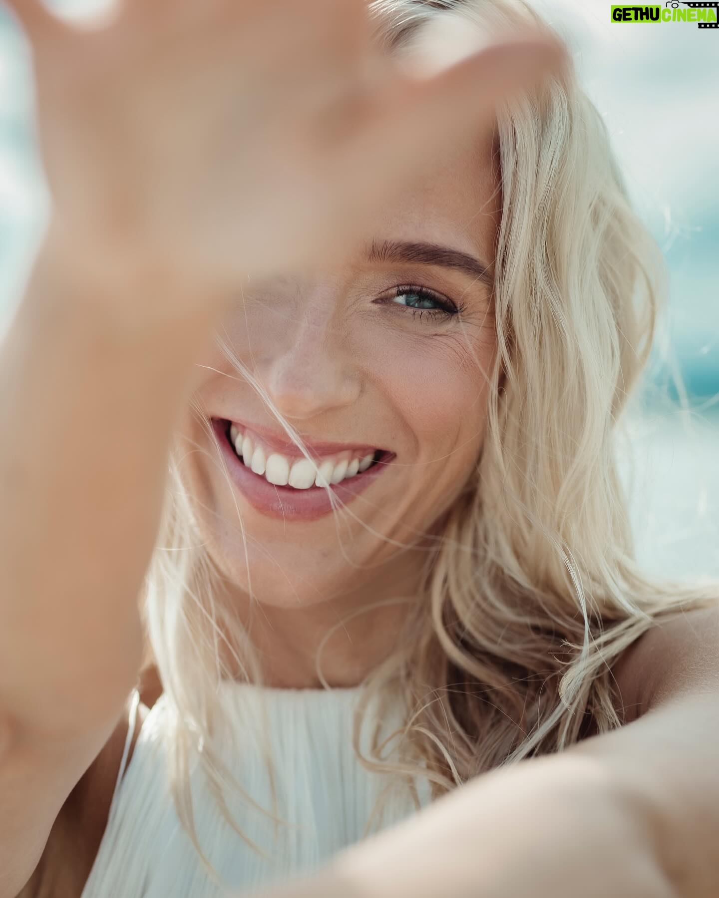 Katarina Flatland - 7K Likes - Den siste uka har jeg fått så mange hyggelige meldinger❤️ Både med ønske om god bedring ifm infeksjonen jeg hadde, og bursdagshilsener i går!❤️
Det har vært en uke full av kontraster, og jeg setter skikkelig stor pris på all kjærlighet fra så mange fine folk!🫶🫶🫶🫶
Foto: @astridwaller
Styling: @mariafuhre
Makeup: @charlotte.wold
@kkmagazine