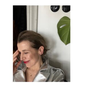 Katarzyna Herman Instagram - Uff .. WZRUSZ 
odebrałam właśnie nominacje do nagrody aktorskiej @pnf_orly -za „Doppelgangera” ale też nasz serial „1670” dostał nominację -co  to były za emocje ! Jakie zacne grono! 
Jestem 
USKRZYDLONA🦅

#wdzięczność
-biżu -motyle  od @bizuteria_sadva 
-płaszcz kosmos od @mmcstudiodesign
-sukienka @nataliasiebula