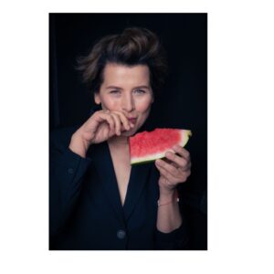 Katarzyna Herman Instagram - SUMMER TIME 
„Ludzie wierzą ,że aby osiągnąć sukces trzeba rano wstawać .Otóż nie-trzeba wstawać w dobrym humorze”marcel achard
 Otóż od jutra wreszcie pośpię sobie dłużej 
#nieczytasznieideztobądołóżka 
📸 @jacek5piatek