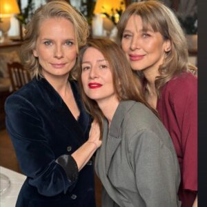 Katarzyna Herman Instagram - Uff .. WZRUSZ 
odebrałam właśnie nominacje do nagrody aktorskiej @pnf_orly -za „Doppelgangera” ale też nasz serial „1670” dostał nominację -co  to były za emocje ! Jakie zacne grono! 
Jestem 
USKRZYDLONA🦅

#wdzięczność
-biżu -motyle  od @bizuteria_sadva 
-płaszcz kosmos od @mmcstudiodesign
-sukienka @nataliasiebula