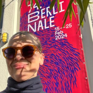 Katarzyna Herman Instagram - Weekend w Berlinie -zawsze ! 
❤️❤️❤️ 
  74 Festiwal filmowy Berlinale się skończył  i nic Wam z filmów ,które wygrały albo przegrały nie polecę ale to moja lista 3 tytułów ,które ❤️ a których akcja dzieje się w Berlinie :

1) Życie na podsłuchu -F.Henckel von Donnersmarck
2) Kabaret -B.Fosse 
3) Niebo nad Berlinem -W.Wenders 
 
Ktoś mi coś poleci z kina niemieckiego ?
#klasyka kina