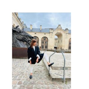 Katarzyna Herman Instagram - Wielkie Stajnie czyli Grandes Écuries obok Zamku i Ogrodów w Chantilly -wybudowane jeszcze przed Rewolucją Francuską (na 240 koni )
Teraz jest tu muzeum poświęcone koniom i jeździe konnej -zachwyt ! 
💥kręcono tu Bonda „A view to a kill”
Ktoś się wybiera do Paryża ? Chantilly-koniecznie
📸 Kasia ze Śląska