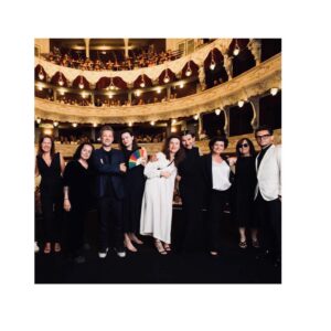 Katarzyna Herman Instagram - The best team - i do tańca i do ..roboty -dziękuję ,że byłam cząstką ekipy 
„Głupcy””FOOLS”-premiera -wreszcie 😍