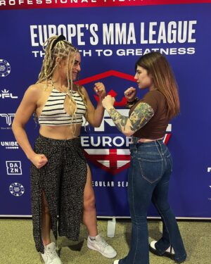 Kate Bacik Instagram - PFL tournament’s first stop ✋ @shanelle_dyer gets it done first round and me and @purplesupernova7 found an interesting way of facing each other off 👀😂 
#pfl #friends #mma #newcastle