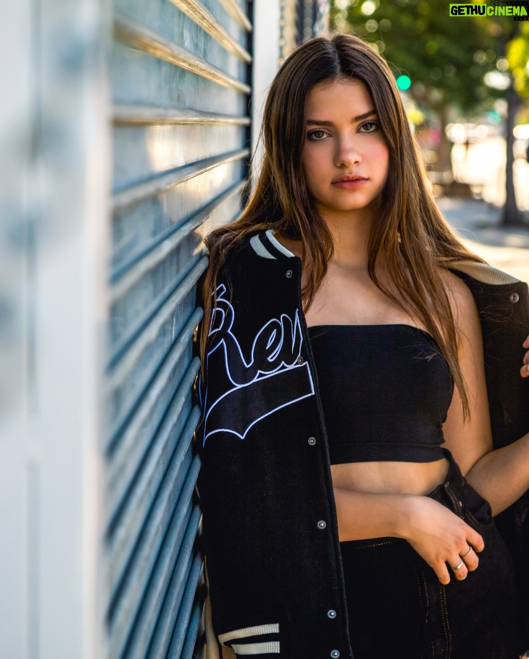 Kate Buatti - 1.6K Likes - 🖤