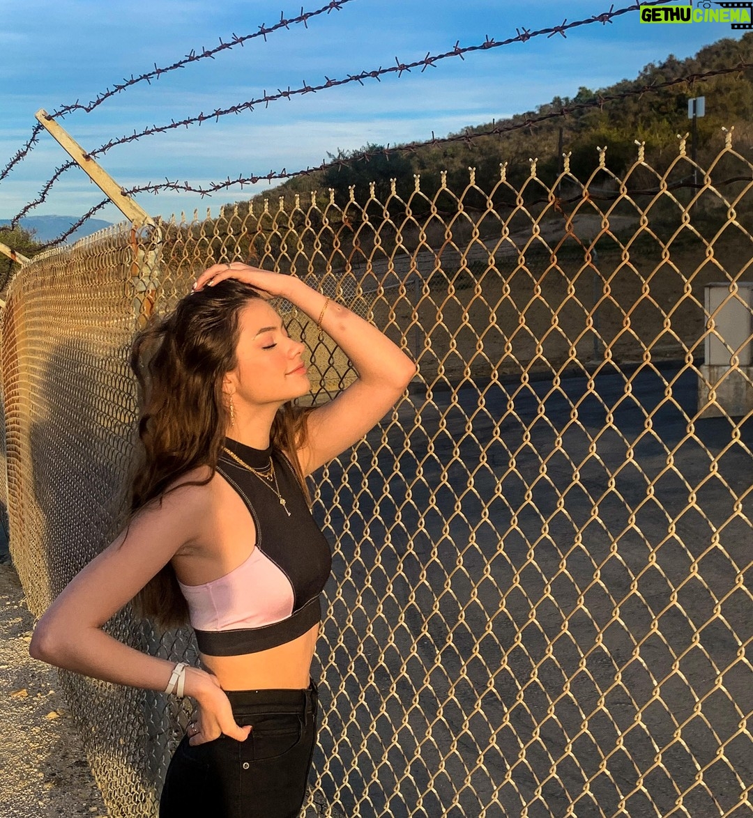 Kate Buatti - 1.6K Likes - 💜