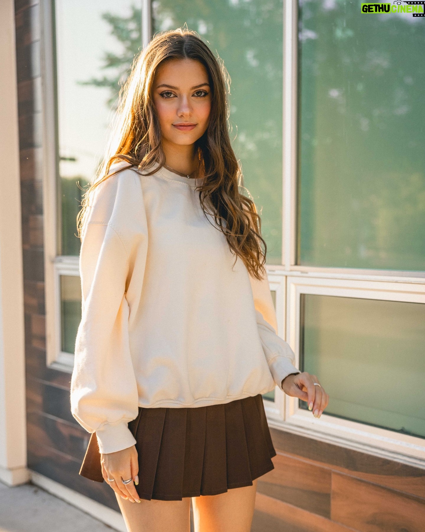 Kate Buatti - 1.1K Likes - fall vibes🍁