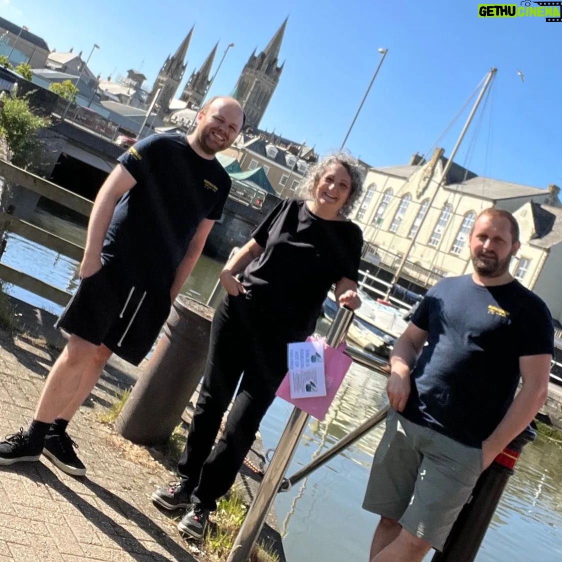 Kate Rusby - 307 Likes - Awww, it's the last Random Act of Kindness Bag of the tour as we leave Cornwall and here's our lovely crew Zak, Alison and Pete.