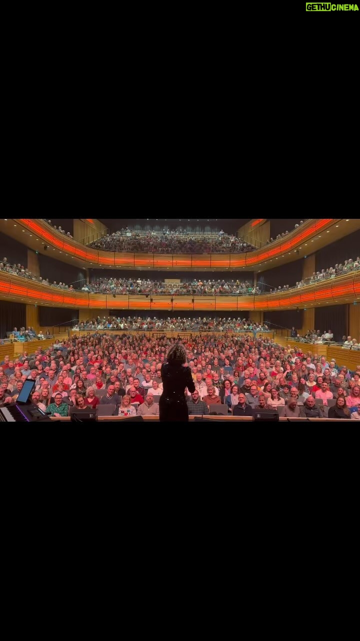 Kate Rusby - 357 Likes - 🌟🎄🦌🎅 The penultimate gig tonight of the #lightyears Christmas tour at @theglasshouseicm and what a lot you were. Absolutely beautiful night and you did amazing singing 😲😲 Happy, happy Christmas ❄️ Go spot yourself 👇❤️
#lightyears #KateRusby #RusbyXmas #newalbum #katerusbychristmas #gateshead #tour
