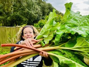 Kate Rusby Instagram - The fortune cookie told me to do it!! 😃😁🥰❤️🎊☀️🌸
So so bloomin’ HAPPY with this haul!! 😊🎊😆 allotments rule! 🙌👏⭐️
Anyone else’s rhubarb been fab?? 🤷🏻‍♀️