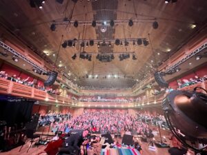 Kate Rusby Instagram - 🌸🐝🌸 What a way to finish the Singy Songy Session Tour at @theapexvenue Bury St Edmunds tonight! Oh my oh my you were INCREDIBLE! Thankyou so much for being absolutely amazing and for the standing ovation, it was a perfect end to the tour! And your singing, waow 🥰 We appreciate you so much 🌸🐿️🌸

A heartfelt thank you to all who came out, all who sang, all of you who showed love and laughter. Thats a wrap ☀️

Big mention to my beautiful band and crew for being there for me and being awesome @deebookane @duncanlyall @samkellysings Stage and PA by @isophase_audio Tour Manager extraordinaire Alison Povey and lighting monkey nut @zaknicholson 

I’m off to see my girls and dogs now ❤️❤️