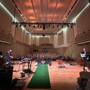 Kate Rusby Instagram - My word what a stonker of a night tonight at The Stoller Hall in Manchester. YOU WERE AMAZING!!! BY THE WAY 📢📢 ⭐️ We’ll be back in Manchester at The Bridgewater Hall on December 21st on our annual Christmas tour and I can’t wait ⭐️📢📢
I’m leaving Manchester a very happy girl. Thanks for coming out and making it a special night tonight at my first Stoller Hall visit 😍

On to another SOLD OUT night tomorrow at Blackheath Halls, see you there gorgeous people 🥰

#KateRusby #springtour2023 #Est1973 #songs #tour #musicislife #manlytunes #Jenny #winetime