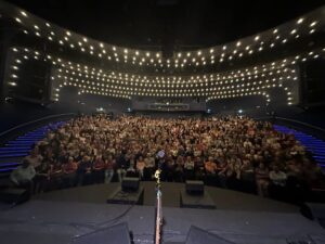 Kate Rusby Instagram - Aw hip hip hooray!!! Such a glorious audience tonight @ Derby Theatre you were amazing and we loved it 🥰❤️ thank you so much for having us. 🙏🌸⭐️

Next stop The Stoller Hall Manchester tomorrow!! Night night! 💫✨
📸me and Zak Nicholson