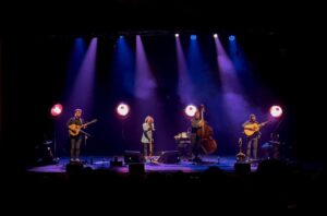 Kate Rusby Instagram - 🌸⭐️🌸 Absolutely beautiful night tonight at @paviliontheatreglasgow. You guys were with us from the very start, it was such a fun evening. Thank you so much for coming out, singing and being awesome. Can’t wait to come back 🌸⭐️🌸

On to @theatre.severn Shrewsbury on Sunday April 21st and it is SOLD OUT! Vroom vroom 🚗

#singysongysessiontour #springtour #katerusby #guitars #acousticguitars #electricguitars #bass #rhodeskeys #moog #moog @duncanlyall  @deebookane @sammysauceboat @isophase_audio 

📸’s 1&2 by our devilish lighting engineer @zaknicholson