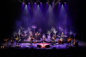 Kate Rusby Instagram - Evening!! 😊🌟just to say only a few seats left for tomorrow at @theglasshouseicm  Gateshead! Cant wait to bring our Narnia land to you 😃🦌🎄❤️