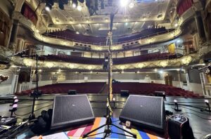 Kate Rusby Instagram - 🌸⭐️🌸 Absolutely beautiful night tonight at @paviliontheatreglasgow. You guys were with us from the very start, it was such a fun evening. Thank you so much for coming out, singing and being awesome. Can’t wait to come back 🌸⭐️🌸

On to @theatre.severn Shrewsbury on Sunday April 21st and it is SOLD OUT! Vroom vroom 🚗

#singysongysessiontour #springtour #katerusby #guitars #acousticguitars #electricguitars #bass #rhodeskeys #moog #moog @duncanlyall  @deebookane @sammysauceboat @isophase_audio 

📸’s 1&2 by our devilish lighting engineer @zaknicholson