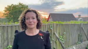 Kate Rusby Instagram - Goooooooood evening one and all!! 👋☀️⭐️📣📣Exciting news 📣📣🌟
We’ve added an extra date when we hit the road with Winter Light in Dec!! So soooo happy to be returning to @liverpool_philharmonic 11th Dec, so excited 😆🥰🎄 This and the rest are already on sale so get in there to get your 🪑🪑😁 Link in bio

But first 4 more Singy Songy Sessions 😃🌼🐝🌸🎊
@warwickarts 7pm 11th May
@wtmworthing 7pm 12th May
@churchill_bromley 7.3pm 13th May
@theapexvenue Bury St Edmunds 7pm 14th May (sold out) 
⭐️❤️⭐️❤️⭐️❤️⭐️❤️⭐️❤️⭐️❤️⭐️❤️