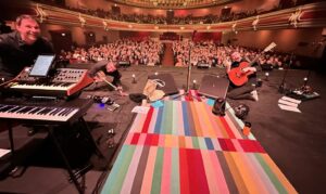 Kate Rusby Instagram - 🌸🌟Another cracker of a show tonight, our third night of the Singy Songy Session Tour at @victheatrehx Halifax. Thank you so much for coming out and making it a wonderful, sparkly night you lovely people ⭐️🌸

Next stop is @paviliontheatreglasgow  on April 18th vroom vroom 🚗

#singysongysessiontour #katerusby #springtour #guitars #acousticguitars #electricguitars #bass #rhodeskeys #bouzouki #moog @duncanlyall @deebookane @sammysauceboat @isophase_audio 

📸’s by our incredible lighting engineer @zaknicholson 🥰
