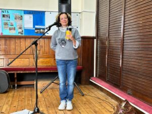 Kate Rusby Instagram - Whoo hoo festival season is upon us!!! 😃🙌🎊🕺🏻💃🏻🪩🎪🏕️☀️🌸❤️❤️
We’ve been busy bees rehearsing and packing ready for the first of our season tomorrow at
@beardyfolk Shropshire 😃🎊🐝

then on to 👉🚗🚙 @moonbeams_festival East Yorks 5/7/24
Live At Llanthony @llanthonysecunda Gloucester 19/7/24
@belladrumfestival  26/7/24
Our own @festunderstars 2/8/24
@sidmouthfolkfestival 8/8/24.  @moseleyfolkfestival 1/9/24
@hartlepool_folkfest 5/10/24 

We ADORE festivals, so v excited and happy 😁😆🥰

Who is coming where???!! 😃🥰🎊