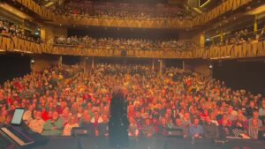 Kate Rusby Instagram - 🎄🌟🎄 Tonight was one of those gigs where I came off stage and remembered why I love my job (and Christmas) so much. You were all so amazing tonight in Bristol at Bristol Beacon. Such a beautiful atmosphere and your singing was 👌🌟 Thank you so much, Happy Christmas to you all. Happy girl ❤️🎄🌟🥂🎊🎅

#lightyears #newalbum #katerusby #rusbyxmas #tour
