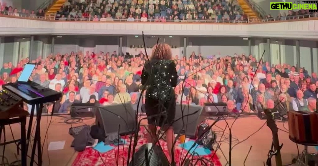 Kate Rusby - 372 Likes - 🌟🎄🌟 Here is the Matinee at Birmingham Town Hall this afternoon. You were an amazing bunch and you sang your hearts out 🥰 Thank you so much for coming along and celebrating with us. Happy Christmas ❤️🎅🌟🎄🌟
#lightyears #katerusbychristmas #katerusby #tour #newalbum