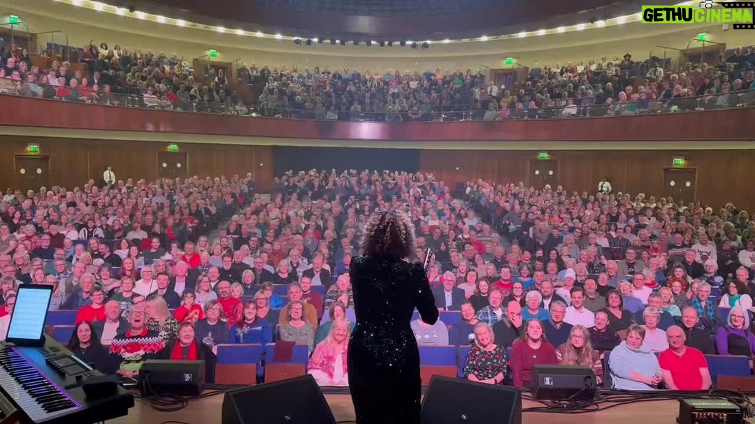 Kate Rusby - 406 Likes - 🎄🌟🎄 Sheffield oh Sheffield and Sheffield City Hall how I adore thee, and all you beauties in it 🥰 You’ve made my heart glad tonight, thankyou for the laughs and the singing. Happy Christmas one and all ❤️🌟🎄Next up Birmingham Town Hall, Dec 16 🙌
#lightyears #katerusby #katerusbychristmas #tour #newalbum