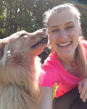 Kateřina Kolbová Instagram - Krásný večer! To sluníčko bylo dneska fantastické 🤩 jsem šťastná, že jsem měla včera i dnes trošku volného času a věnovala jej tomu našemu milovanému Nezbedníkovi 🤩❤
Prochajda, nikde nikdo, ticho v lese, radost na dušičce 🤩🙏
A odpoledne, jak jsem Vám říkala v příběhu, první kurz za dlouhou dobu a že jsme si jej s holkama užily božsky, o tom není vůbec potřeba diskutovat 😄
Naprosto povedený, uvolněný den 🙏 I ten je někdy potřeba ve svém životě uvítat a užít si jej naplno
Svou práci zbožňuju a dělání ničeho mě dohání k šílenství 😄 avšak aktivní odpočinek nabývá úplně jiných rozměrů 💪😄
Čas svého soukromí nezveřejňuji, střežím si jej jen pro sebe a své nejbližší 🙏
Avšak Kerrýsek chtěl na této fotce všem ukázat, že láska dává ten nejkrásnější pocit. A nemusí jít nutně jen o lidi ❤
Buďte šťastní a užívejte si každého dne na tomto nádherném světě 🤩