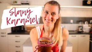 Kateřina Kolbová Instagram - Krásný večer! Ten víkend tak utekl a za pár chvilek tady máme pondělí 🤩 na druhou stranu, když čas rychle utíká, tak je jasný, že si jej užíváme nadevše, a to je k nezaplacení ❤
Dyť to sami znáte, jsou dny, kdy se prostě necítíte úplně nejlépe, jste protivní na okolí a vlastně i sami na sebe, uvnitř svého já. Už chcete, aby daný den skončil a Vy mohli začít s úplně čistou hlavou 😊
Ano, i mně se takové dny nevyhýbají. Nicméně, takové dny jsou potřeba, abychom si opět mohli vážit toho nádherného, úžasného a nevšedního kolem nás 🤩
Pokud bych měla objasnit svůj recept na šťastný den, potažmo šťastný život, tak Vám řeknu, že potřebuju mít každý den pestrý, rozmanitý, akční. Zbožňuju překvapení, ať už ta, která si vytvářím já sama, kdy něco dělám a absolutně netuším výsledek 😄😄 nebo z té druhé stránky, když si mí blízcí dají tu práci a překvapí mě, a je jedno čím. Za toto jsem opravdu vděčný člověk 🙏 proto svou práci mám tak rozmanitou, proto každý měsíc máte v degustačních krabičkách jiné dezerty, proto neudělám dvakrát stejný dort. Prostě zbožňuju svět výzev, svět nových činností, svět neprobádaných míst, svět, ve kterém žiju. Pro někoho růžově naivní, pro mě však růžově reálný 😄❤
Jak už jistě víte, začala jsem pro Vás natáčet videorecepty. Ten první, Makronky, vyšel minulý pátek. A dneska mám pro Vás další sladkost, kterou si se mnou můžete připravit. Je to hrozně jednoduchý a věřím, že z toho budete nadšení 🤩
Odkaz najdete v biu.
Budu se velice těšit na zpětnou vazbu a komentáře, jak se Vám videjko líbilo 🙏
A jak to máte Vy? Co je Vaším receptem na šťastný den?
Užijte si nádherně zbytek neděle a začátek nového týdne ❤