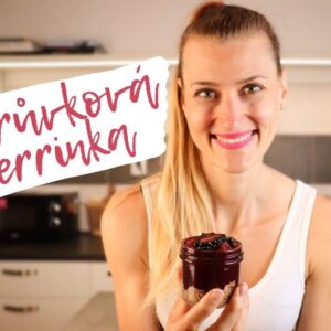 Kateřina Kolbová Instagram - /Nový videorecept/
Vsadila bych se, že pro mnohé z Vás je právě tento dezertík tím, který byste si dali v kavárně u kávičky 🤩 je prostě boží a já verrinky zbožňuju. Můžete si je dávkovat, jeden den sníst polovinu a druhý den dojíst. Navíc, dovnitř můžete dát nepřeberné množství náplní, tekutých i sypkých. Tento dezertík bude IN vždy. Za každého ročního období a za každého počasí. Je variabilní, takže jej můžete pokaždé udělat s jiným ovocem. To, které je zrovna na pultech obchodů, nebo to, které jednoduše milujete. Za mě vyhrávají právě borůvky. A i přesto, že borůvky jsou charakteristické pro letní období, můžete si tento dezertík vykouzlit ihned. Ať je listopad nebo únor. Borůvky seženete vždy a nemusíte si hrát na Marušku a 12 měsíčků 😄 A pokud přeci jen preferujete jiné ovoce, není jednodušší věc, než udělat čenč a jet si svou vlastní pozměněnou cestou. Impuls už máte, tak se předveďte, jací jste úžasní cukráři 🤩
Těším se na Vaše díla a zpětné vazby 🙏
Odkaz na recept: https://www.youtube.com/watch?v=T4Kq9lmzQFo