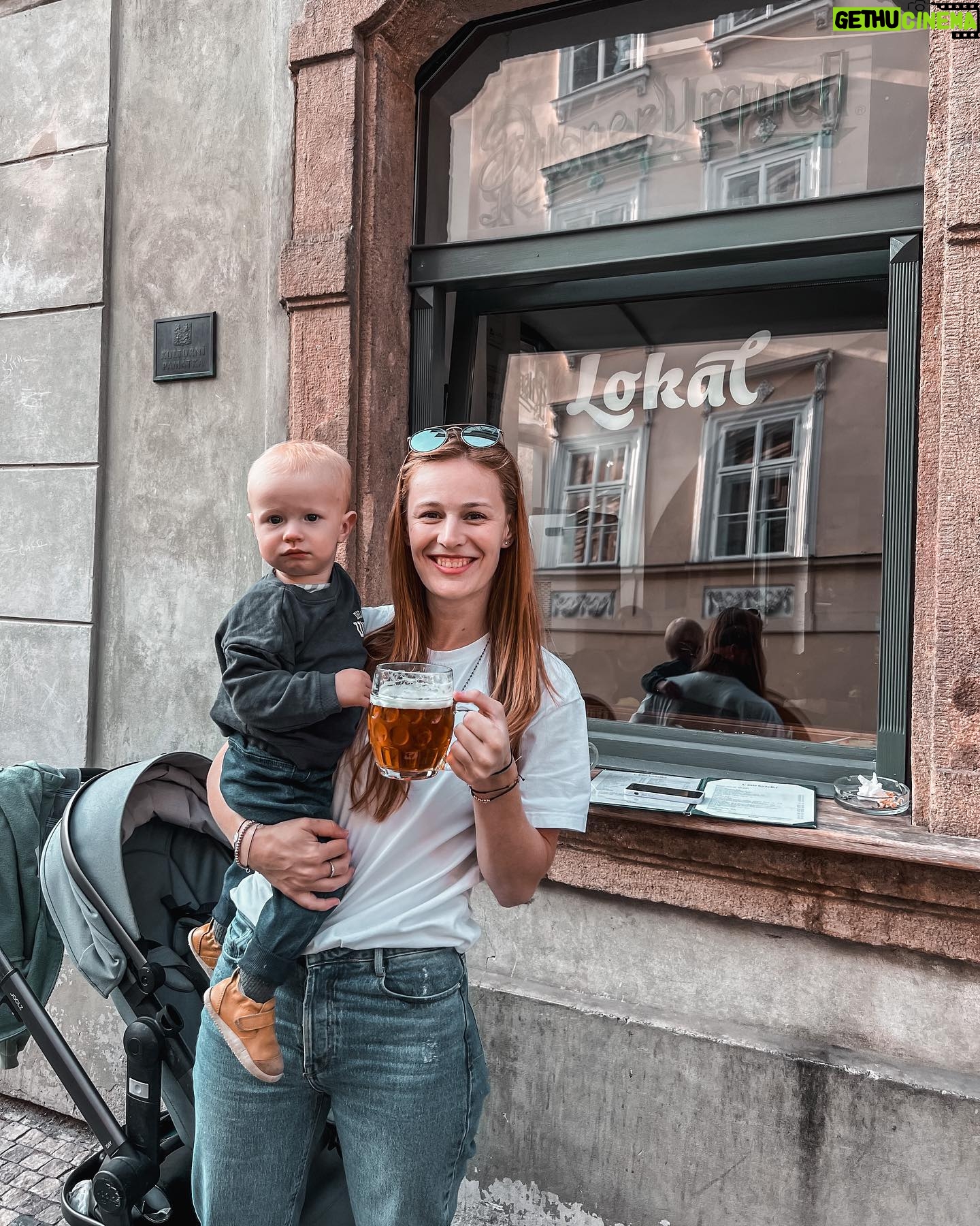 Kateřina Koubová - 804 Likes - Konečně jsme vytáhli na chvilku paty z domu 🍻 Max byl zase nemocný, tak jsme přežívali doma 🥴 No co vám budu, čerstvý vzduch a pivo, to je lék 😃
#out #sun #beer #prague #czech #love #myson #max #maximusdecimus #lokal #laska