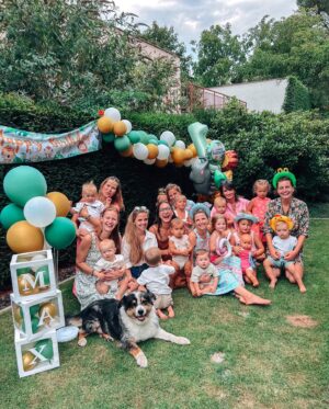Kateřina Koubová Instagram - Přátelé a kamarádi, moc děkujeme, že jsme spolu mohli ten první rok oslavit 🥹 Bylo to tak krásný!
#max #one #firstyear #year #baby #boy #birthday #party #time #garden #friends #kids #balloons #thankyou