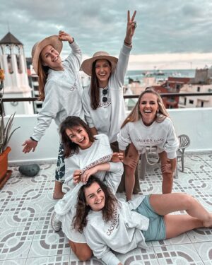Kateřina Koubová Instagram - Cácora gang in da house ❤️ Vítejme na Tenerife ☀️
#friends #girls #cacoryneopereny #tenerife #loschristanos #together #vitaminsea