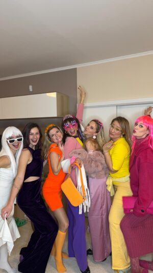 Kateřina Koubová Instagram - Miluju vás a díky, že zodpovědně plníte moje úkoly🩷🧡💜💛🤍 #colorparty