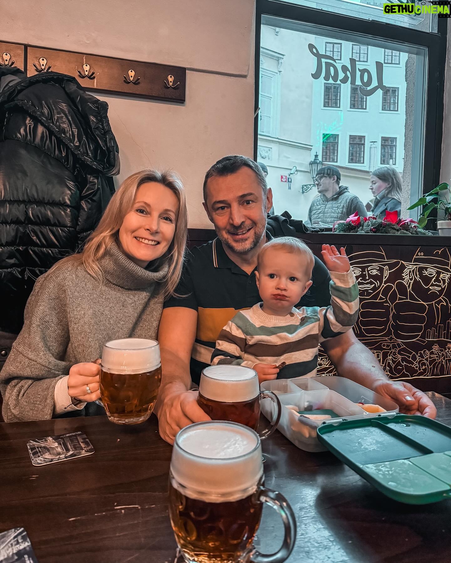 Kateřina Koubová - 858 Likes - Konec roku v té nejlepší společnosti ❤️
Ještě posílám pusu, objetí a ťuknutí skleničky @martina.helis @klarkaproskova a @terry_duskova 😘
#friends #family #kids #happynewyear #bebetter2024