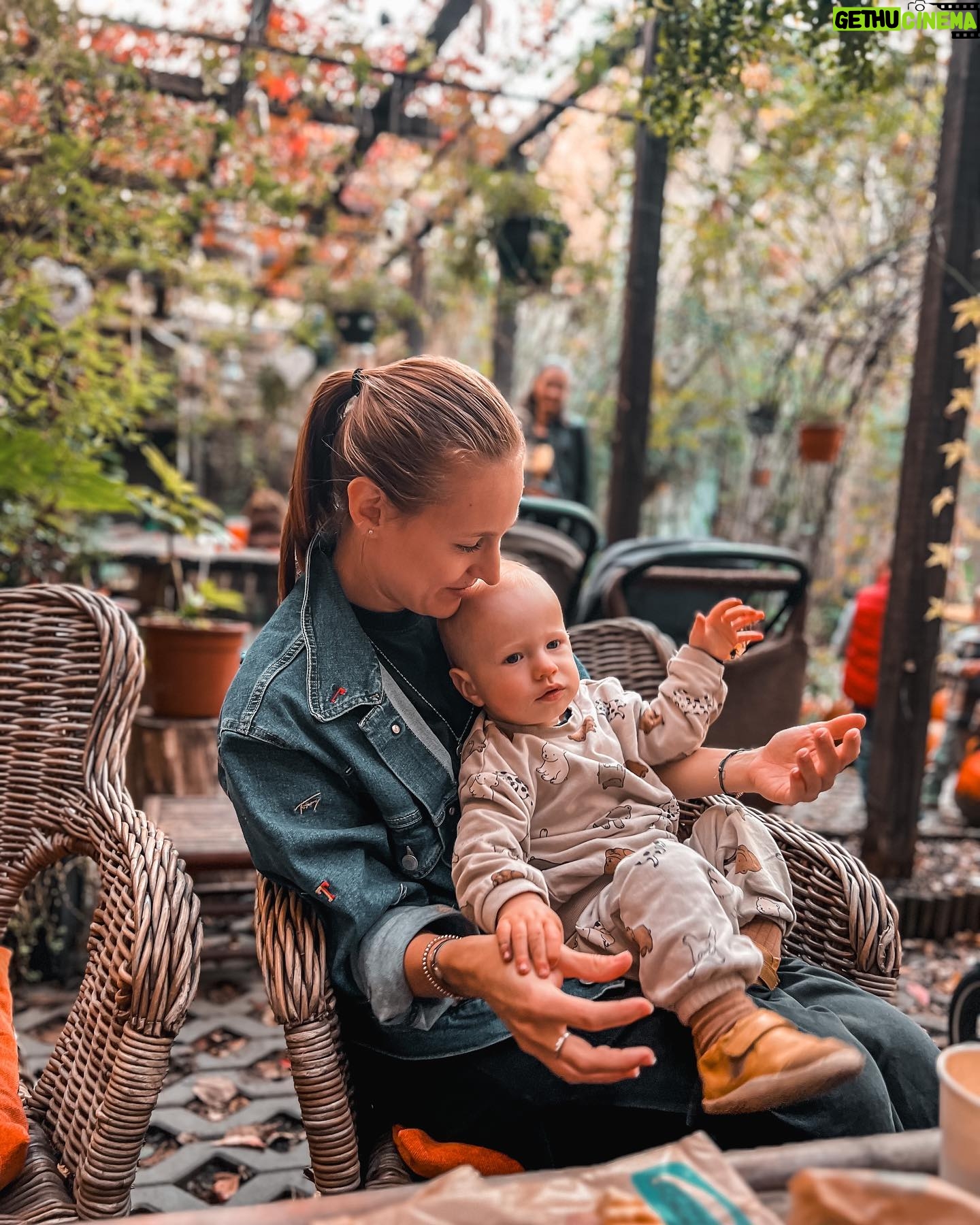 Kateřina Koubová - 570 Likes - Dýňe time 🎃
#dyne #autumn #time #mood #friends #besties #kids #baby #max #pumpkin #coffee #truck #mamas #love