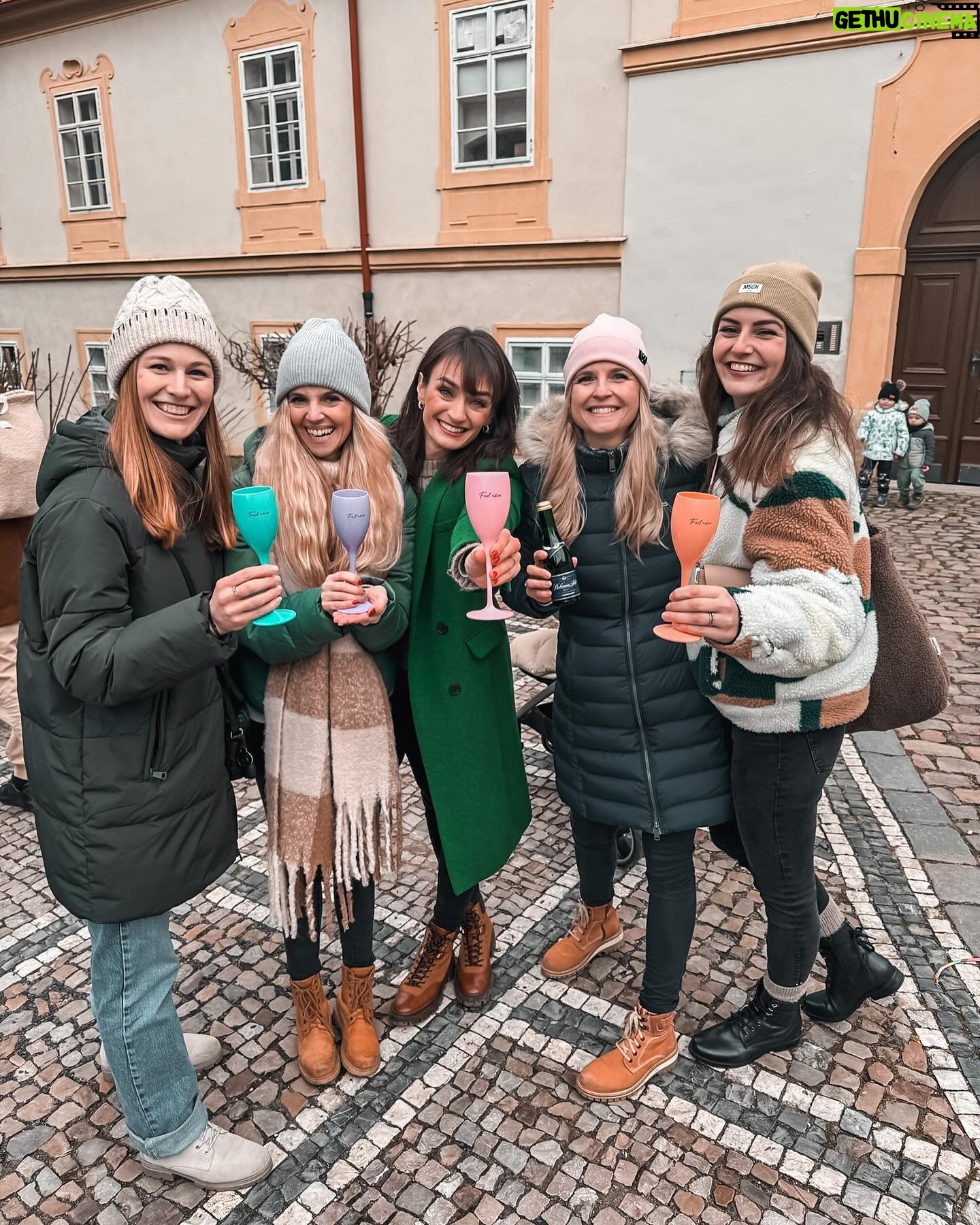 Kateřina Koubová - 858 Likes - Konec roku v té nejlepší společnosti ❤️
Ještě posílám pusu, objetí a ťuknutí skleničky @martina.helis @klarkaproskova a @terry_duskova 😘
#friends #family #kids #happynewyear #bebetter2024