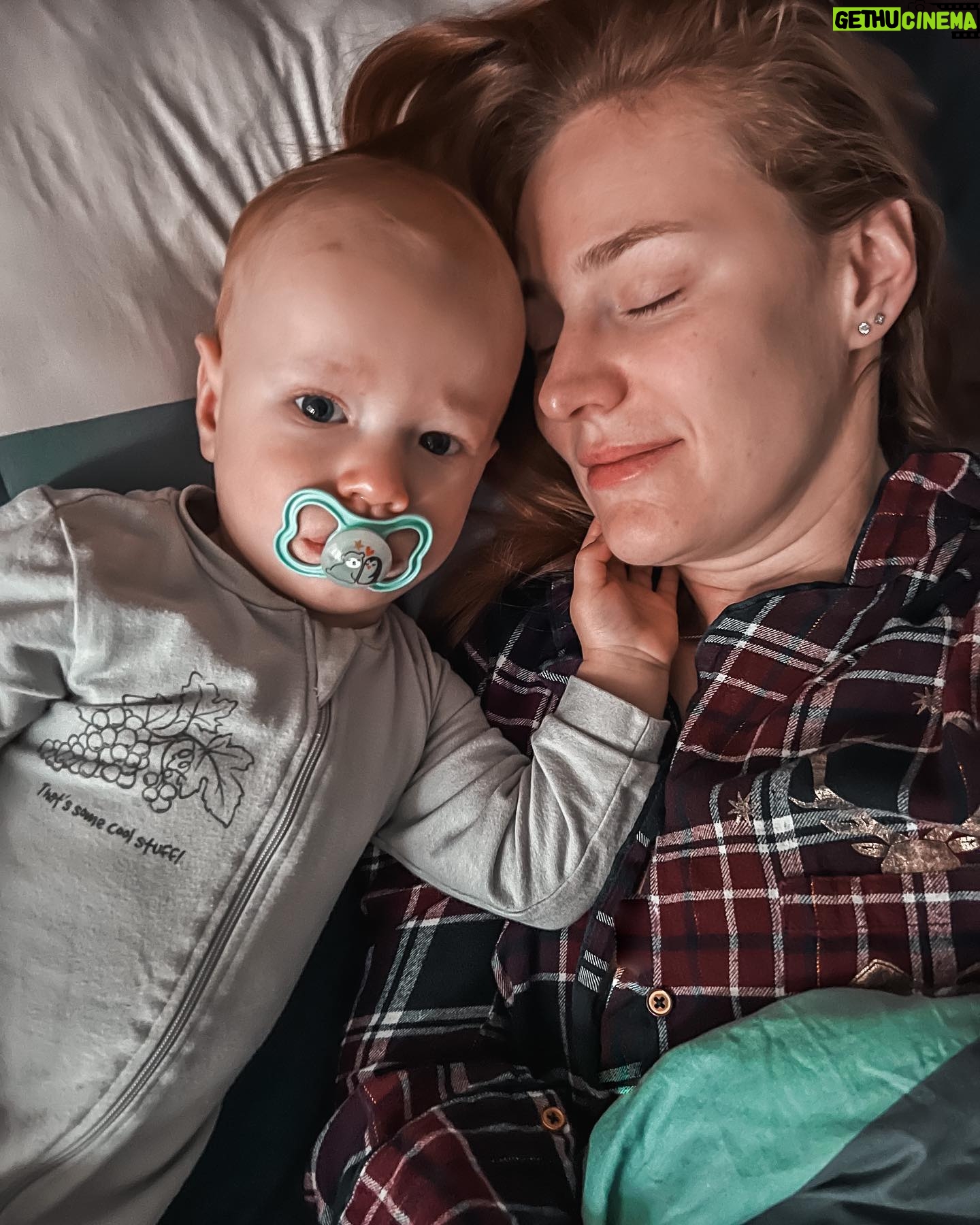 Kateřina Koubová - 673 Likes - Nejlepší vynález na noc jsou svítící dudlíky 👌🏻 A teď je nová limitka od @mambaby_cz Supreme Night, která má velký větrací otvory a jsou tak šetrné k dětské pokožce 🫶🏻 Max používá dudlíčky od MAM už od narození 😍Najdete je i v @dm_cesko
#mambaby #mam #dm #dmcesko #dudliky #mambabycz #sviti #night #goodsleep #baby #max #love #spoluprace