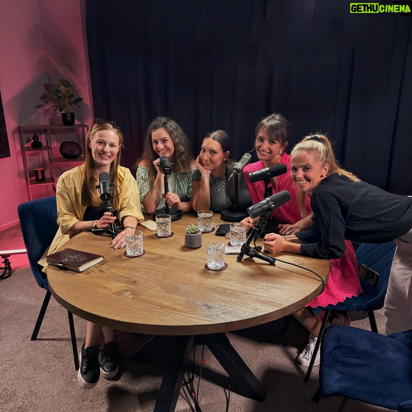 Kateřina Koubová - 0.9K Likes - 🎙️MÁME NOVINKU🎙️
Jsme nadšené, že se s vámi můžeme podělit o jednu velkou věc❗️Představujeme vám náš nový projekt, kde se u mikrofonu sejde 5 nejen maminek, ale především kamarádek. Budeme sdílet témata spojená s mateřstvím, rodičovstvím, partnerstvím, přátelstvím a vším mezi tím. Chceme vás vtáhnout do naší party, jak kdybychom spolu seděli na kafíčku ☕️ nebo na víně 🥂.
Naše první epizoda už vyjde zanedlouho a máme na vás první otázku: Jak se asi náš podcast bude jmenovat❓
#podcast #maminky