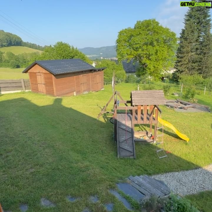Kateřina Koubová - 1K Likes - 📍 Další úžasný místo, který si uložte 👉🏻 @chaloupka_pod_strani 🏠
Nádherná chaloupka v Jeseníkách s ještě hezčí přírodou kolem 🙏🏻 To byl úplně balzám na duši!
3 ložnice spánek na kamnech 🥹 bazén, sauna, vířivka, prolézačky pro děti, venkovní sezení s grilem a spousta dalšího! Rozhodně doufám, že se tam ještě na pár dní otočíme 💙 Velké díky @papaja_22 a @maixner_tomas!
#chaloupkapodstrani #chaloupka #jeseniky #prodeti #czech #mountains #accomodation #beautifulplaces #nature #relax #kids #amazing