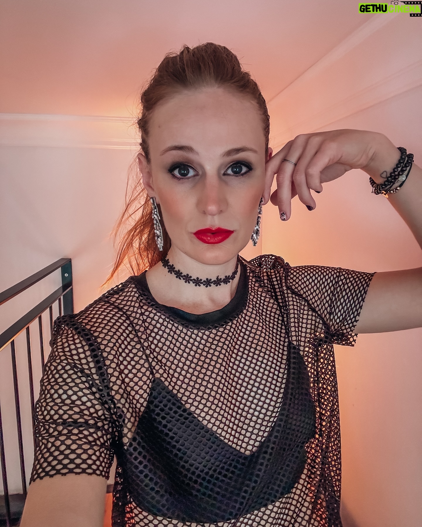 Kateřina Koubová - 570 Likes - 💄
#berlin #red #black #girl #beznetakhlechodim
