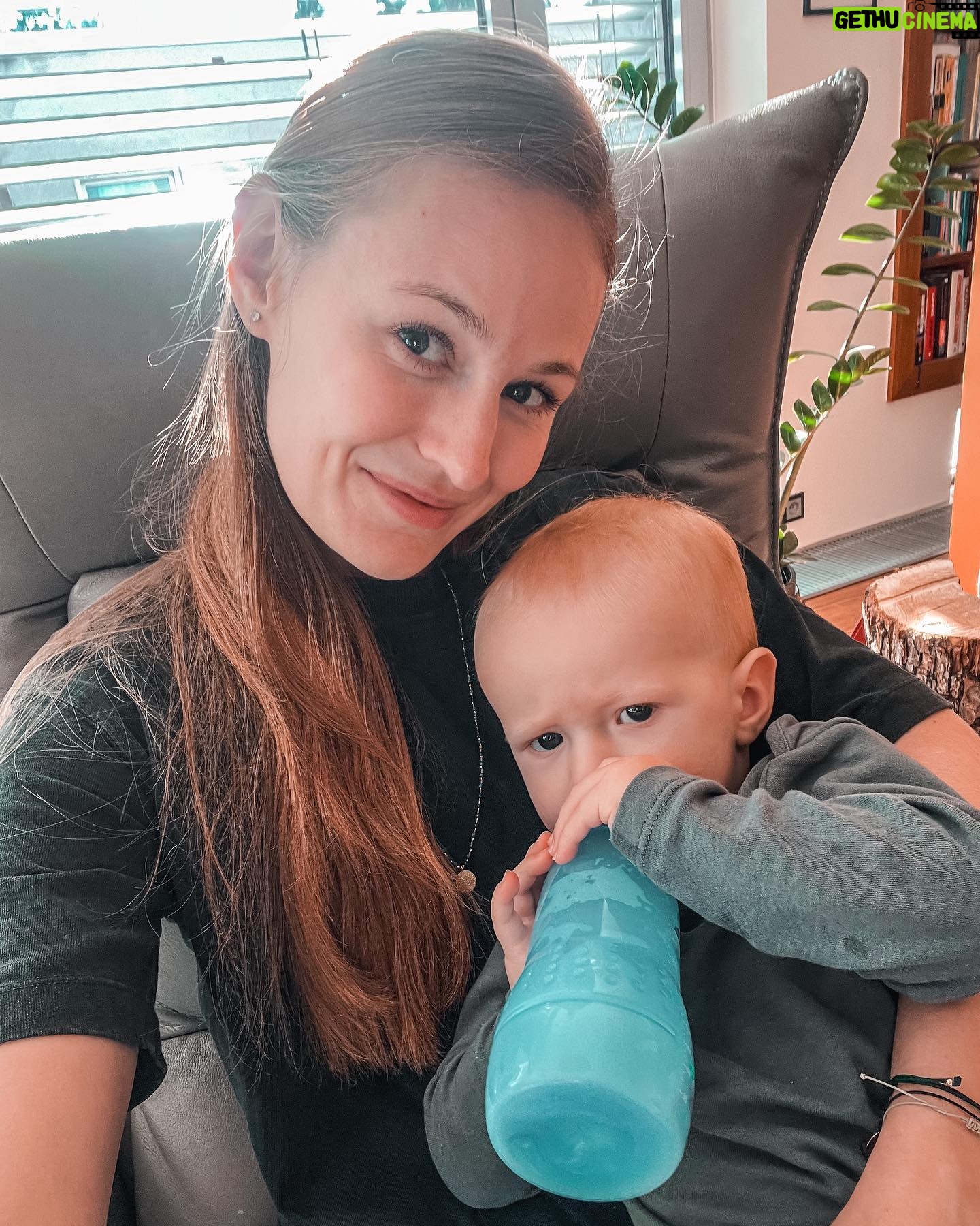Kateřina Koubová - 561 Likes - Co je pro dítě víc, než jídlo a máma 🫶🏻 A protože chci, aby moje dítě bylo stále takhle usměvavé, tak jsme nedávno přešli na UM Sunar Premium, které skvěle chutná a má nutričně vyvážené složení pro správný vývoj dítěte 😍 Neobsahuje palmový tuk a receptura je z plnotučného mléka.
@sunar_cz #sunarcz #sunarpremium #kojeneckemleko #spoluprace #laska #dite #jidlo #max