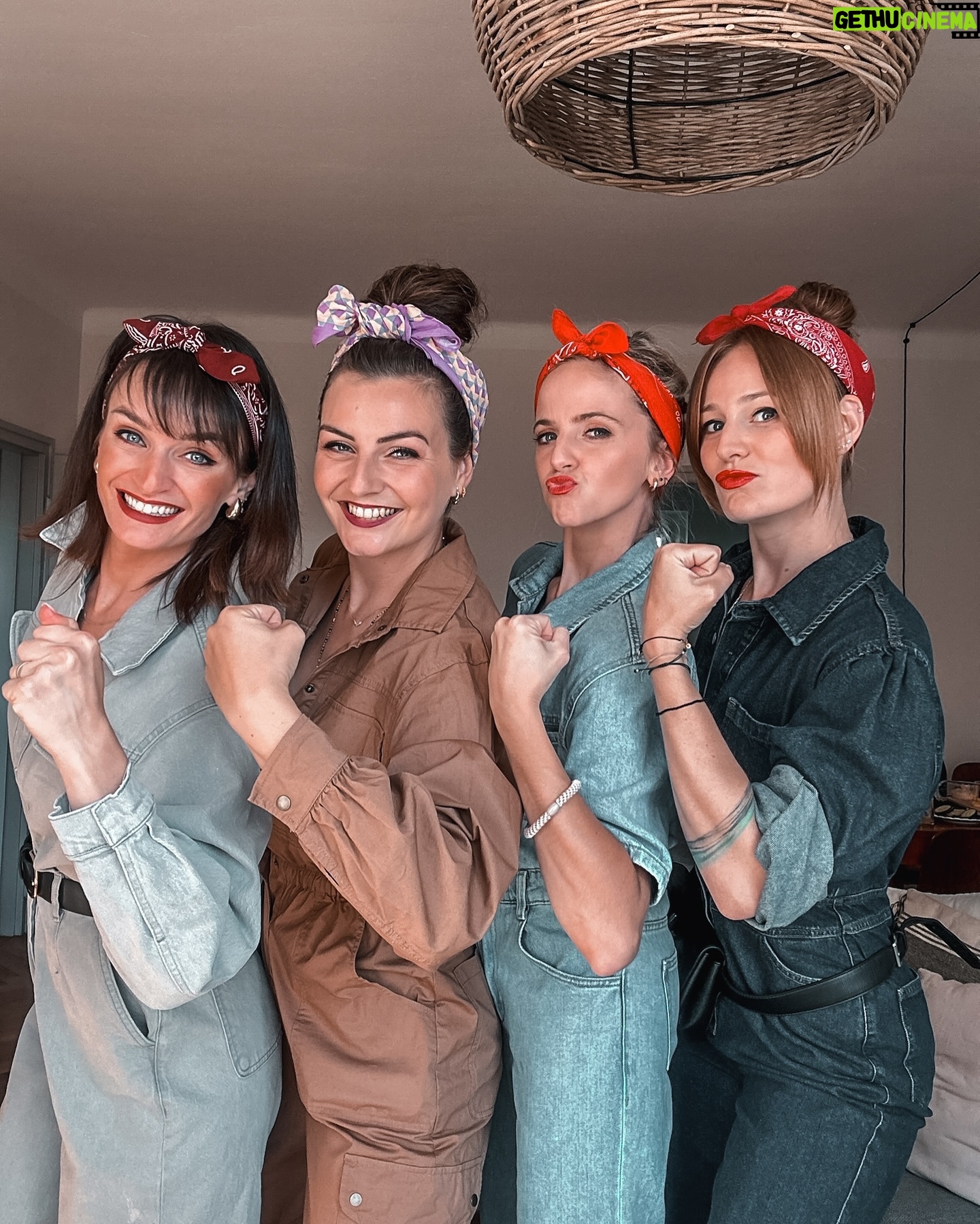 Kateřina Koubová - 1K Likes - “We can do it”💪🏻
Betyčka slaví a my máme další tematickou oslavu ♥️
A zdravíme naší @terezave_ 🩵
#bety #narozeniny #oslava #wecandoit #girls #friends #party #hammer