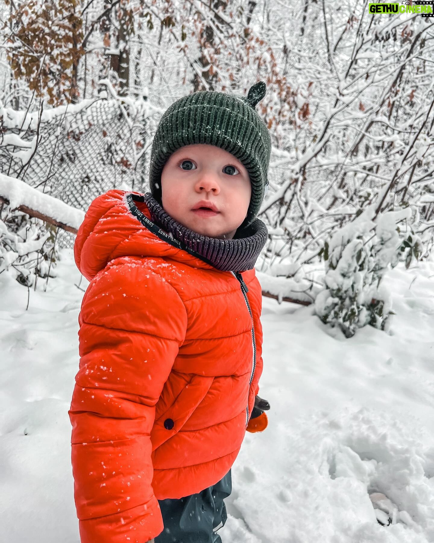 Kateřina Koubová - 599 Likes - Ach, to je pohádka ❄️ Radosti, rudé tváře, tři zuby venku, sníh je nejlepší k jídlu, boby jsou top, všichni unavený 🙏🏻 #miluju
#czech #prague #snow #firsttime #love #myboys #friends #dog #aussie #australianshepherd #max #charlie #winter