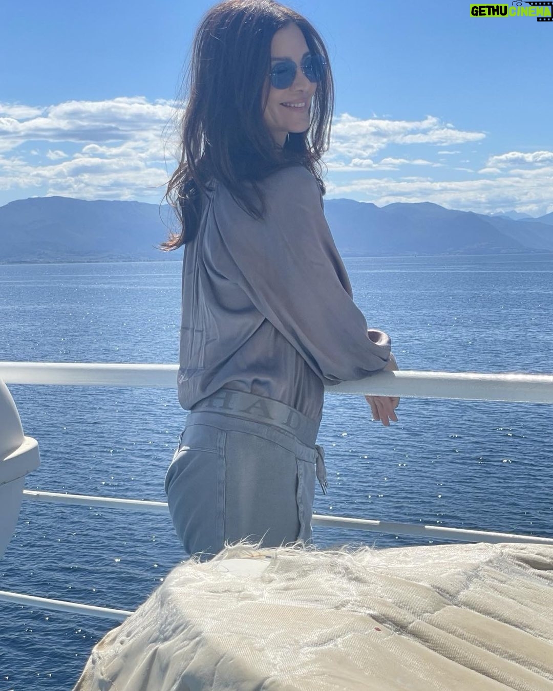 Katerina Lehou - 13.4K Likes - Μόνο γαλάζιο και… αγάπη!